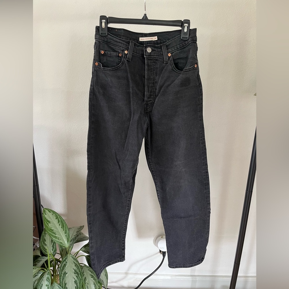 Black Levi’s Ribcage Straight Ankle Jeans